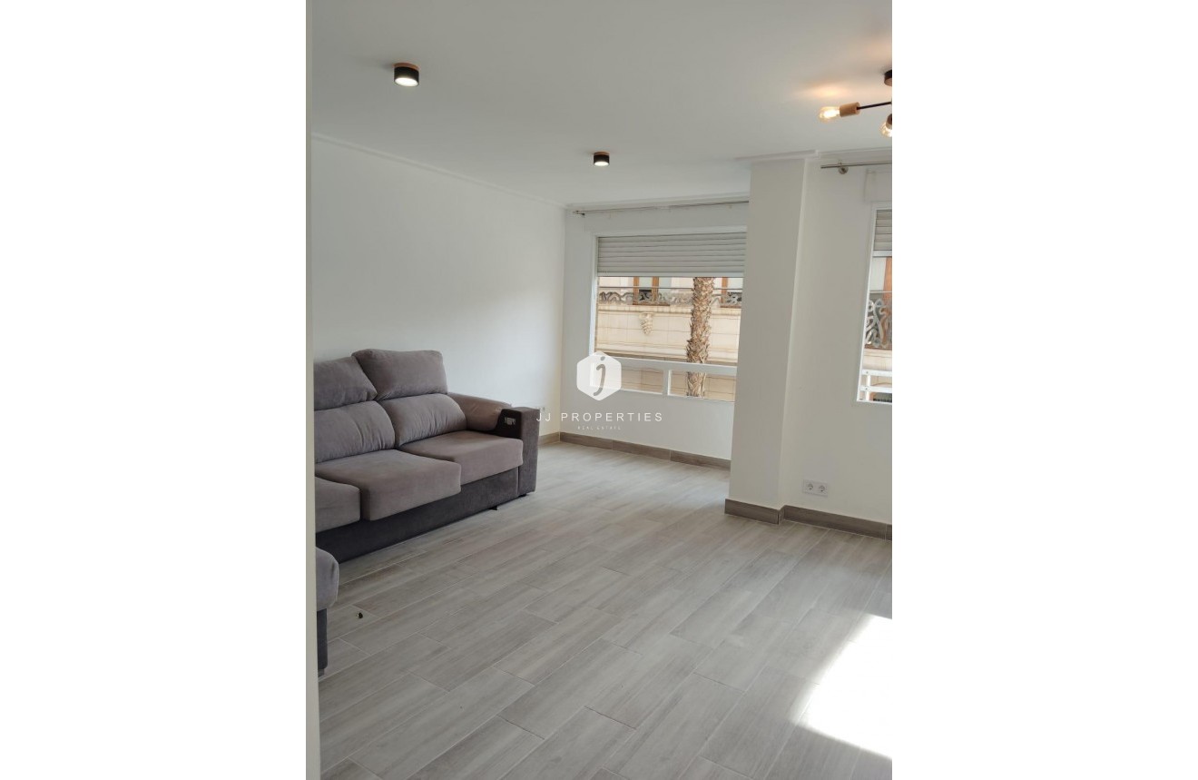 Segunda mano - Apartamento / piso -
Torrevieja - Centro