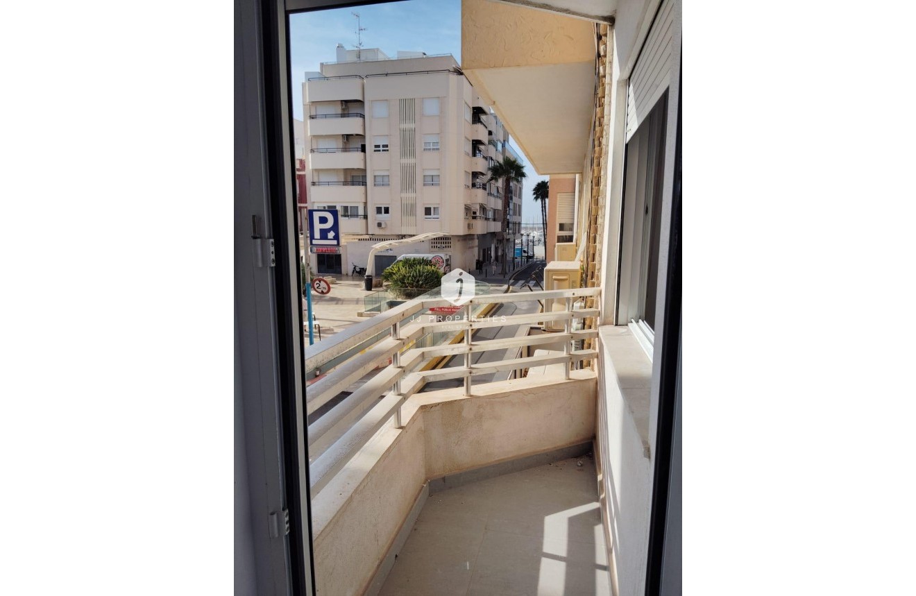 Segunda mano - Apartamento / piso -
Torrevieja - Centro