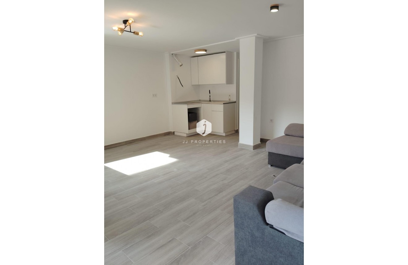 Segunda mano - Apartamento / piso -
Torrevieja - Centro