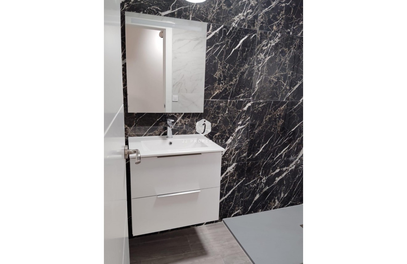 Segunda mano - Apartamento / piso -
Torrevieja - Centro