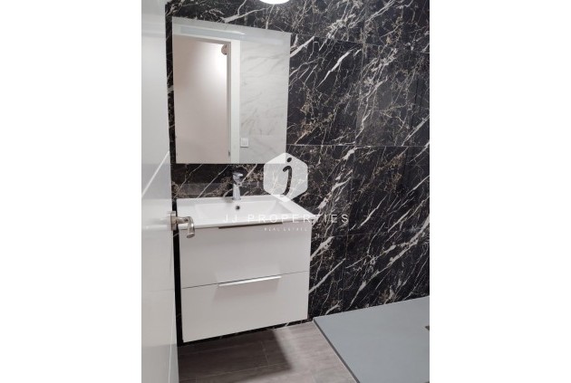 Segunda mano - Apartamento / piso -
Torrevieja - Centro