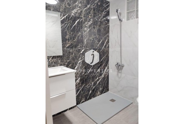 Segunda mano - Apartamento / piso -
Torrevieja - Centro