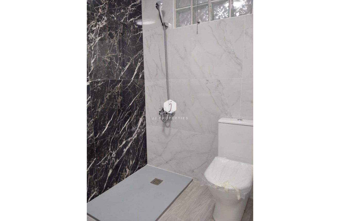 Segunda mano - Apartamento / piso -
Torrevieja - Centro