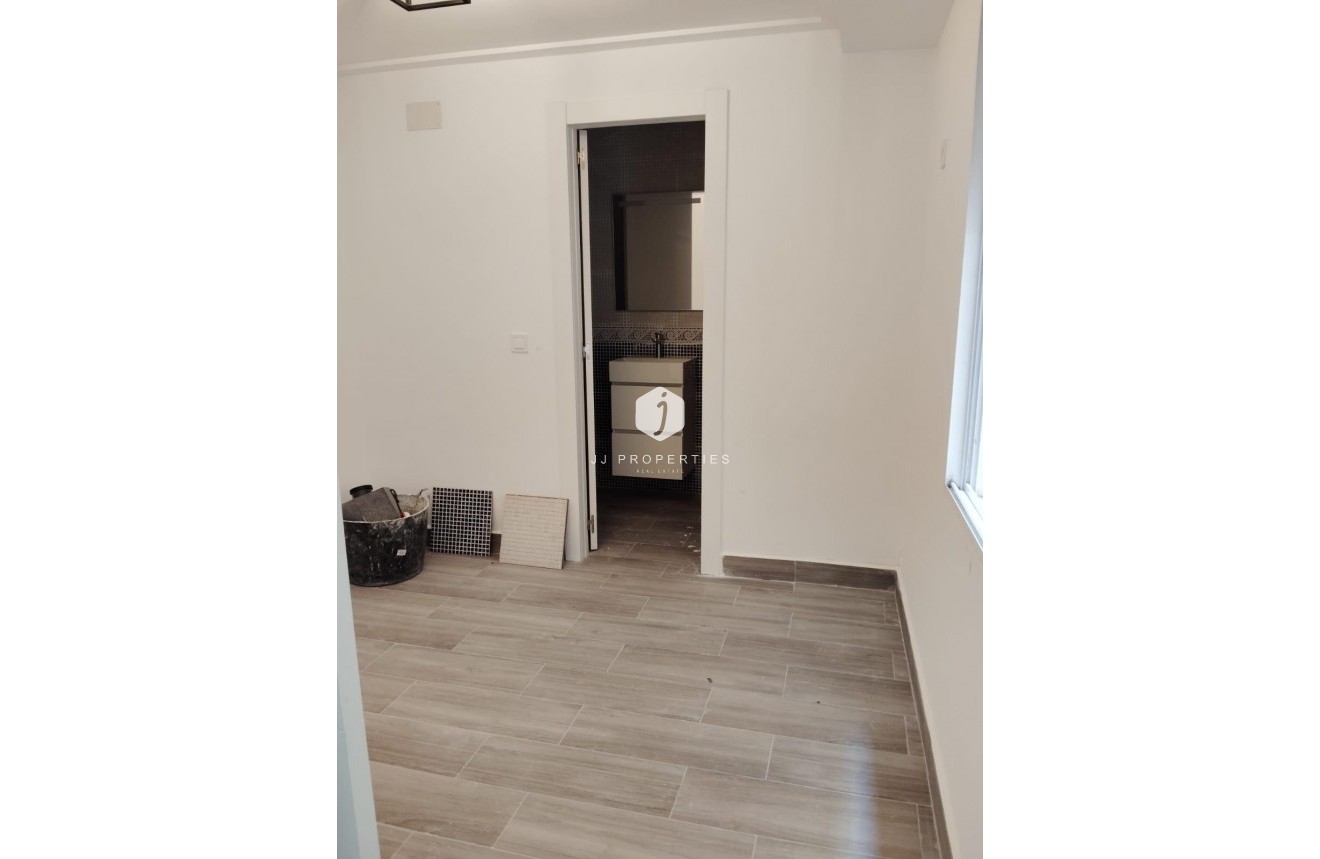 Segunda mano - Apartamento / piso -
Torrevieja - Centro