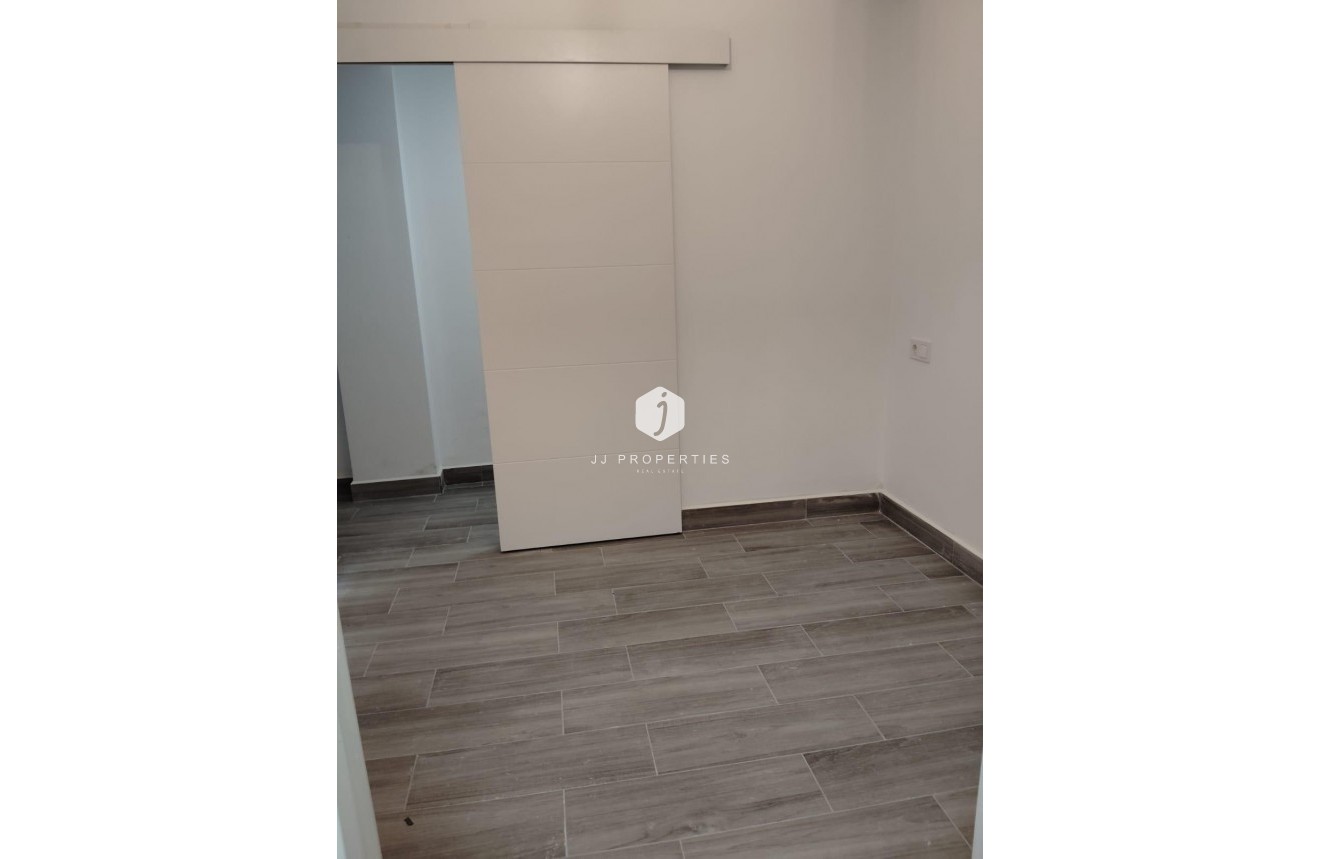 Segunda mano - Apartamento / piso -
Torrevieja - Centro