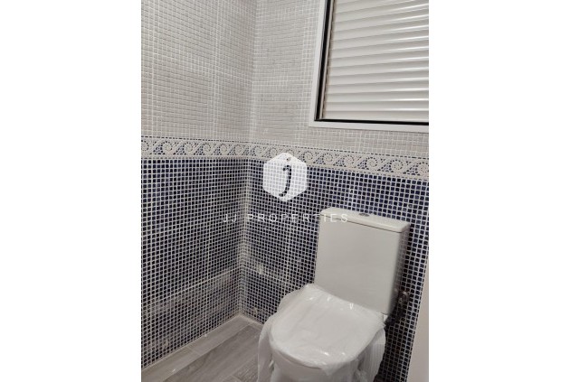 Segunda mano - Apartamento / piso -
Torrevieja - Centro