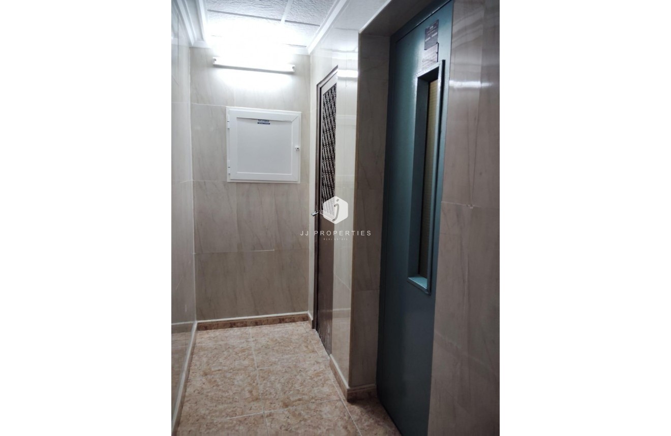 Segunda mano - Apartamento / piso -
Torrevieja - Centro