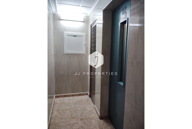 Segunda mano - Apartamento / piso -
Torrevieja - Centro