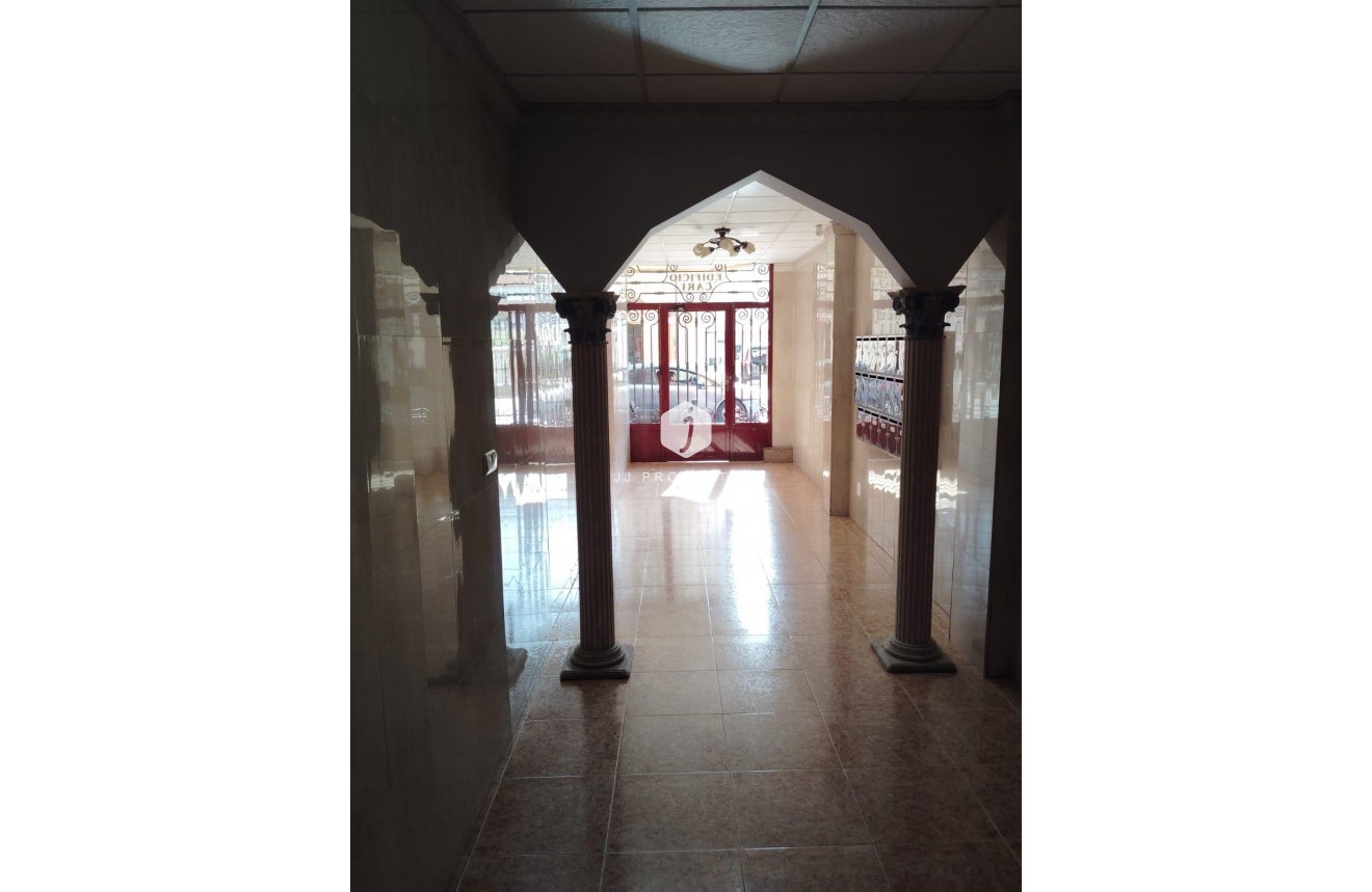 Segunda mano - Apartamento / piso -
Torrevieja - Centro