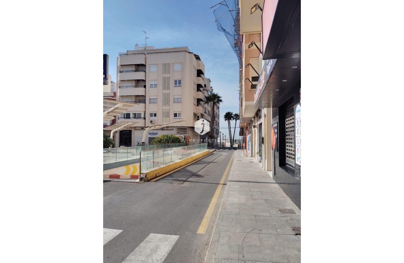 Segunda mano - Apartamento / piso -
Torrevieja - Centro