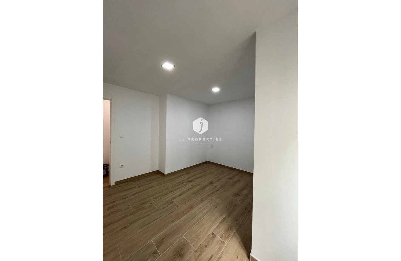 D'occasion - Appartement -
Torrevieja - La Mata