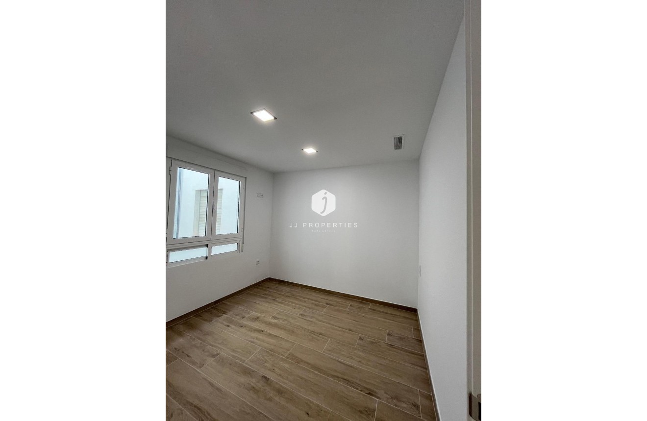 D'occasion - Appartement -
Torrevieja - La Mata