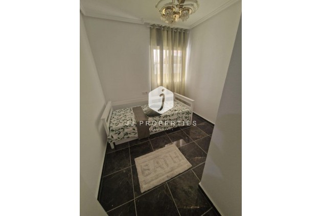 Segunda mano - Apartamento / piso -
Torrevieja - Centro - Muelle Pesquero