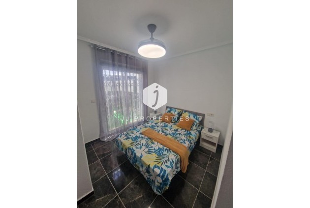 Segunda mano - Apartamento / piso -
Torrevieja - Centro - Muelle Pesquero