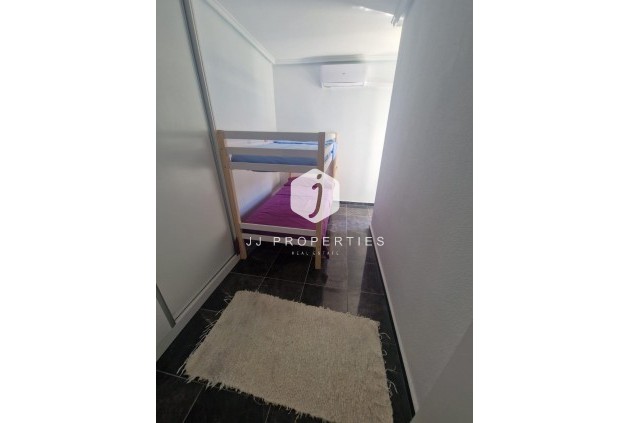 Segunda mano - Apartamento / piso -
Torrevieja - Centro - Muelle Pesquero