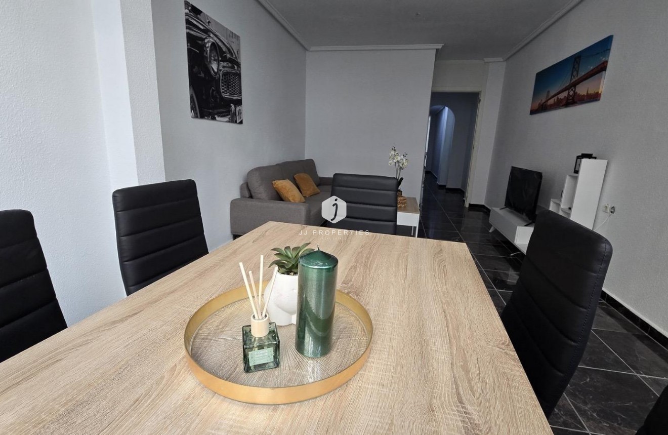 Segunda mano - Apartamento / piso -
Torrevieja - Centro - Muelle Pesquero