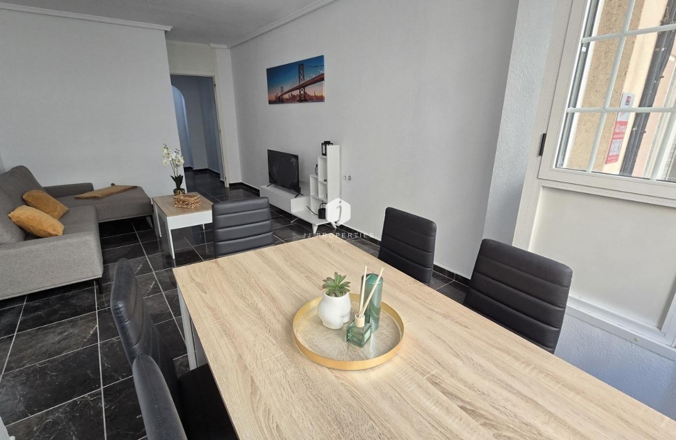 Segunda mano - Apartamento / piso -
Torrevieja - Centro - Muelle Pesquero