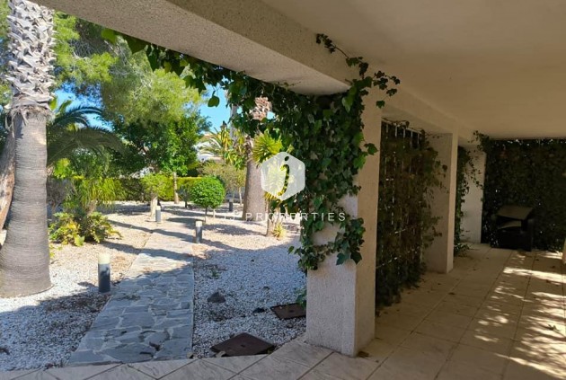 Segunda mano - Villa -
Torrevieja - La siesta