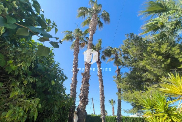 Segunda mano - Villa -
Torrevieja - La siesta