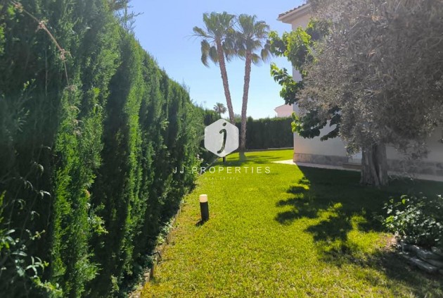 Segunda mano - Villa -
Torrevieja - La siesta