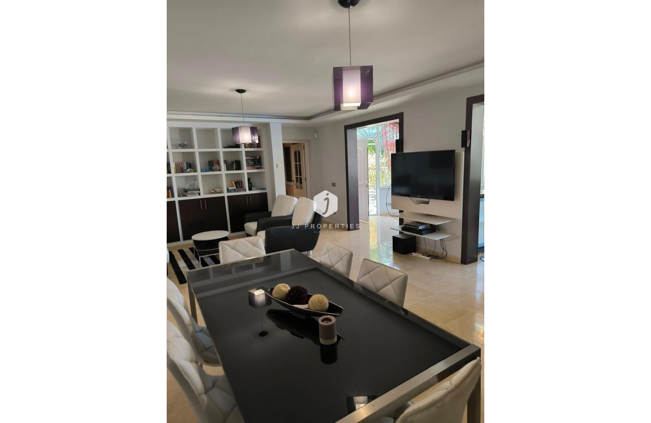 Segunda mano - Villa -
Torrevieja - La siesta