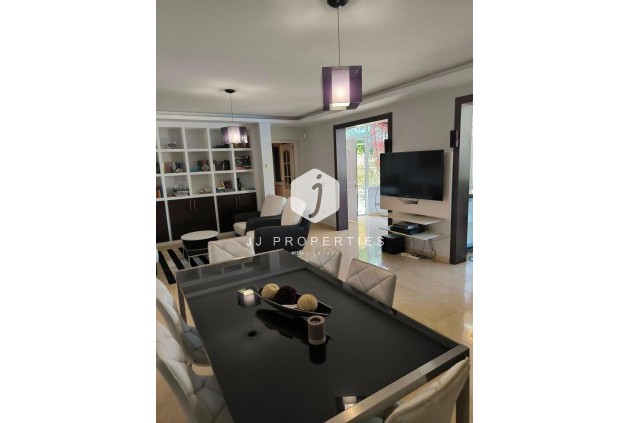 Segunda mano - Villa -
Torrevieja - La siesta