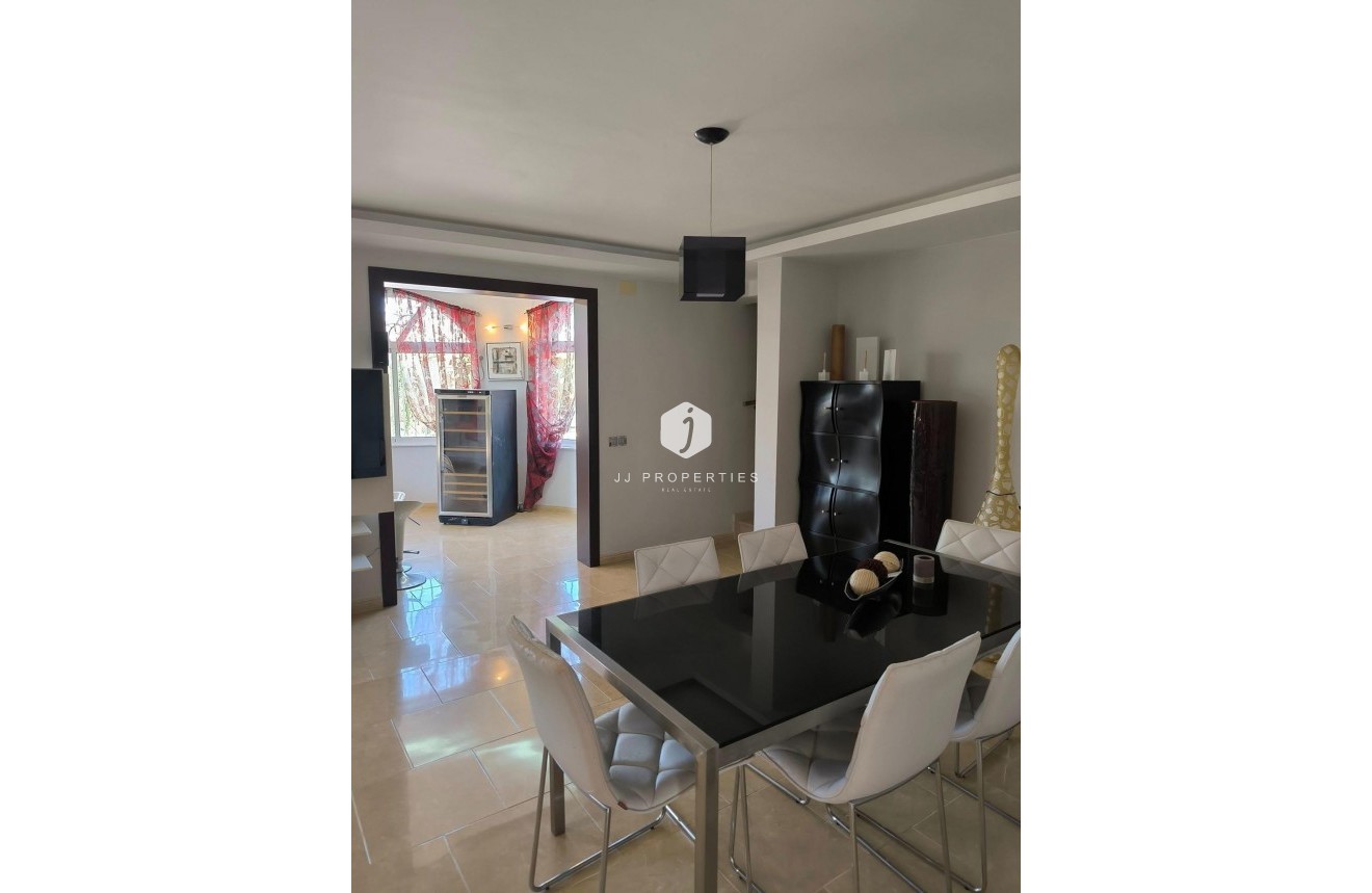 Segunda mano - Villa -
Torrevieja - La siesta