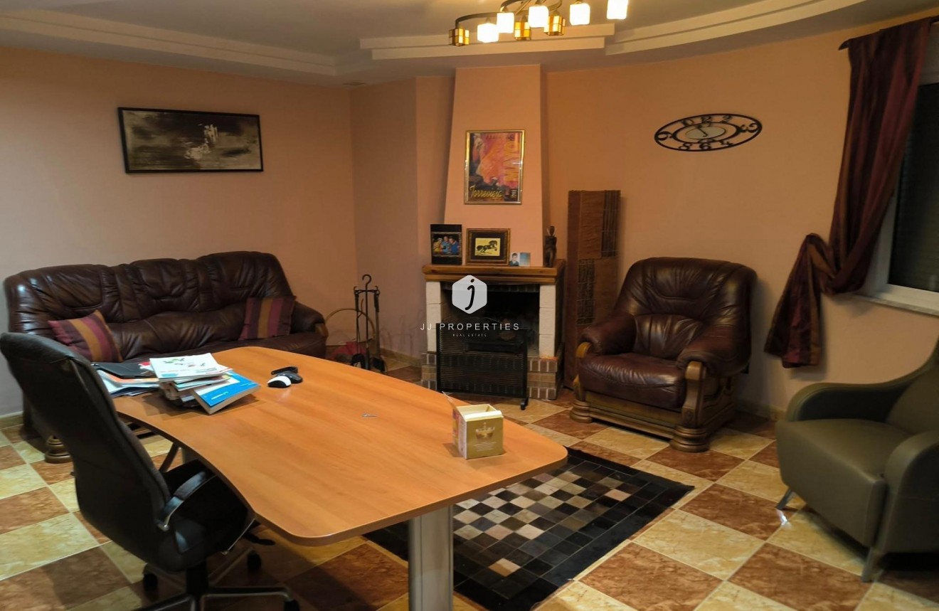 Segunda mano - Villa -
Torrevieja - La siesta