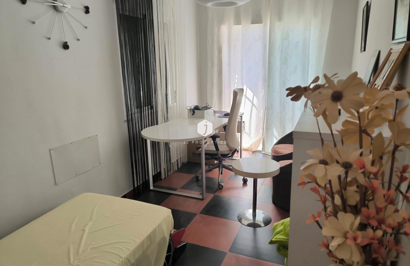 Segunda mano - Villa -
Torrevieja - La siesta