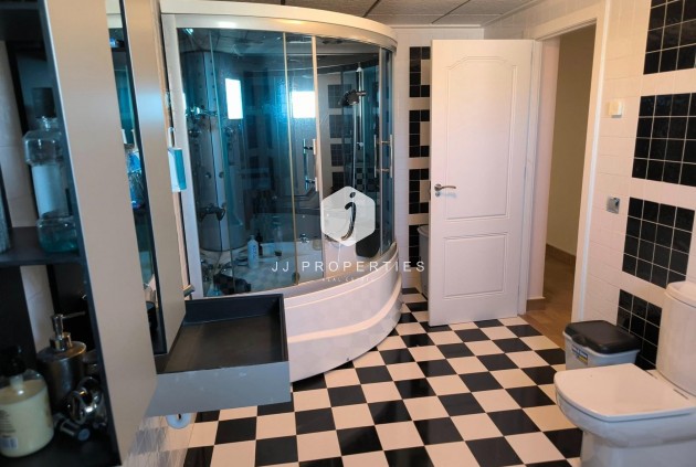 Segunda mano - Villa -
Torrevieja - La siesta