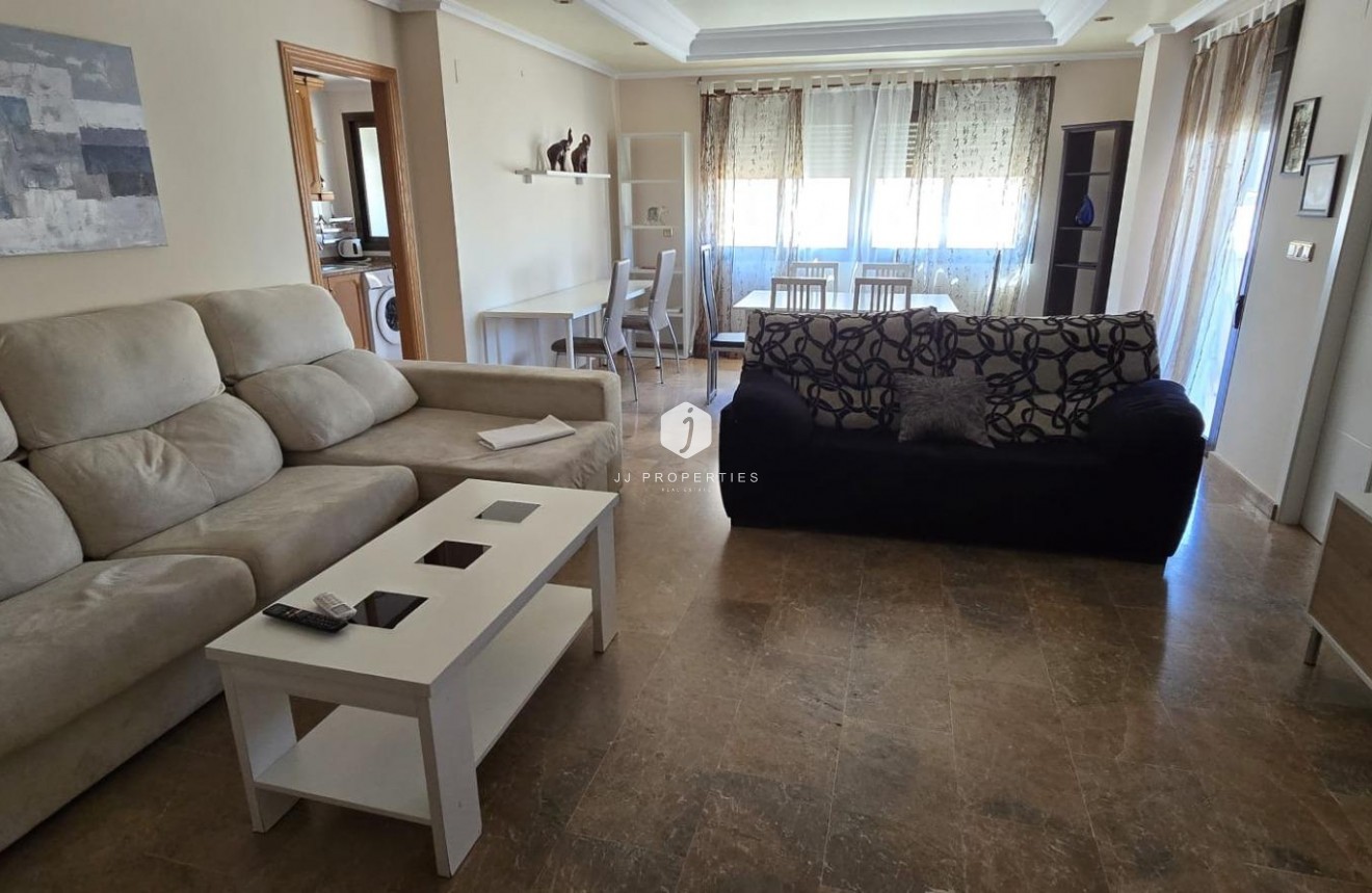 Z drugiej ręki - Mieszkanie w bloku -
Torrevieja