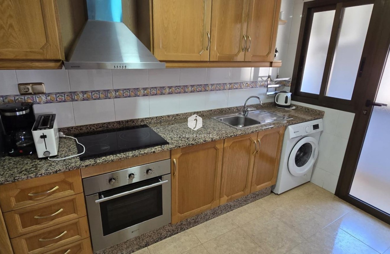 Z drugiej ręki - Mieszkanie w bloku -
Torrevieja