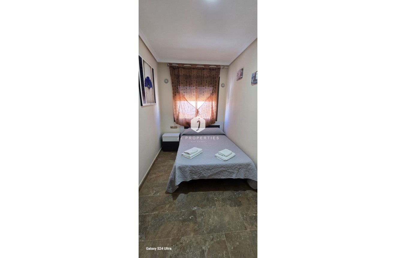 Z drugiej ręki - Mieszkanie w bloku -
Torrevieja