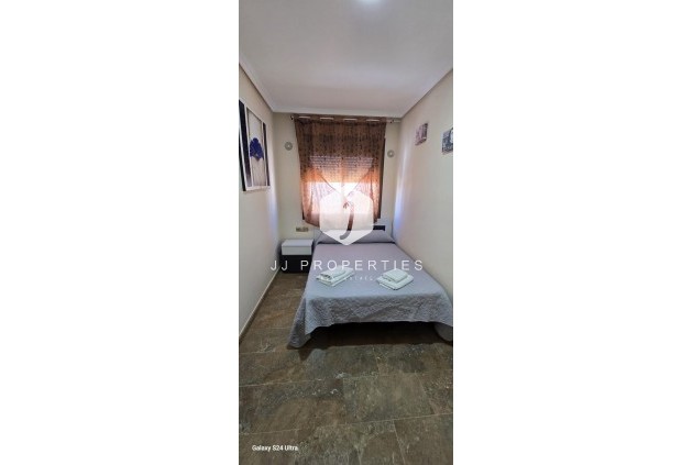 Z drugiej ręki - Mieszkanie w bloku -
Torrevieja