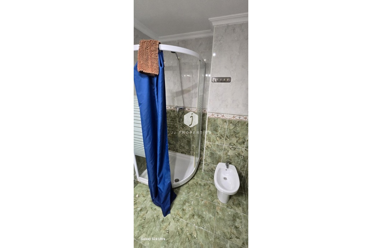 Z drugiej ręki - Mieszkanie w bloku -
Torrevieja