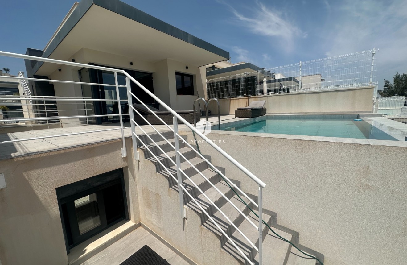 Tweedehands - Villa -
San Miguel de Salinas - Inland