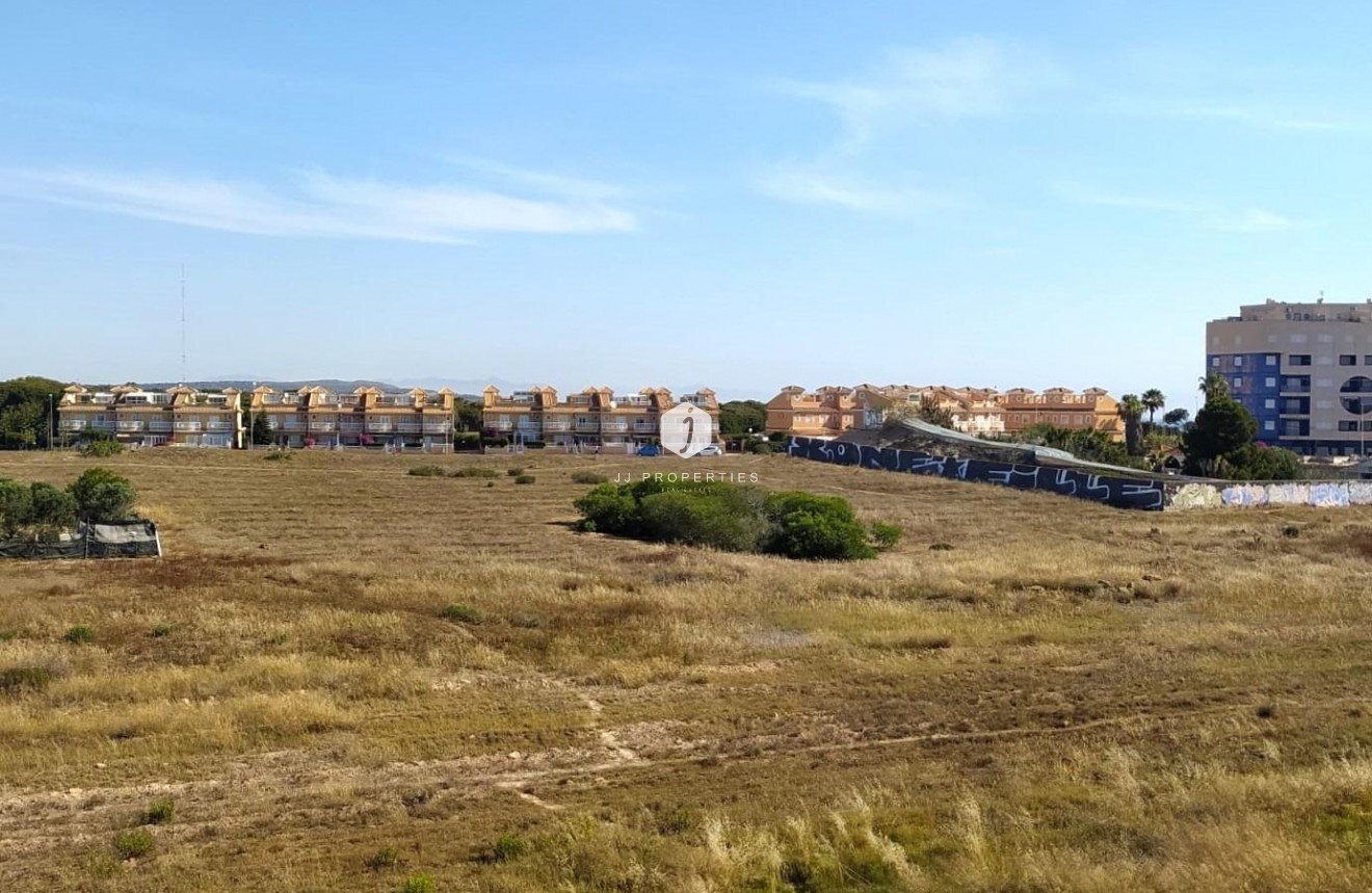 Segunda mano - Apartamento / piso -
Torrevieja - La Mata Pueblo