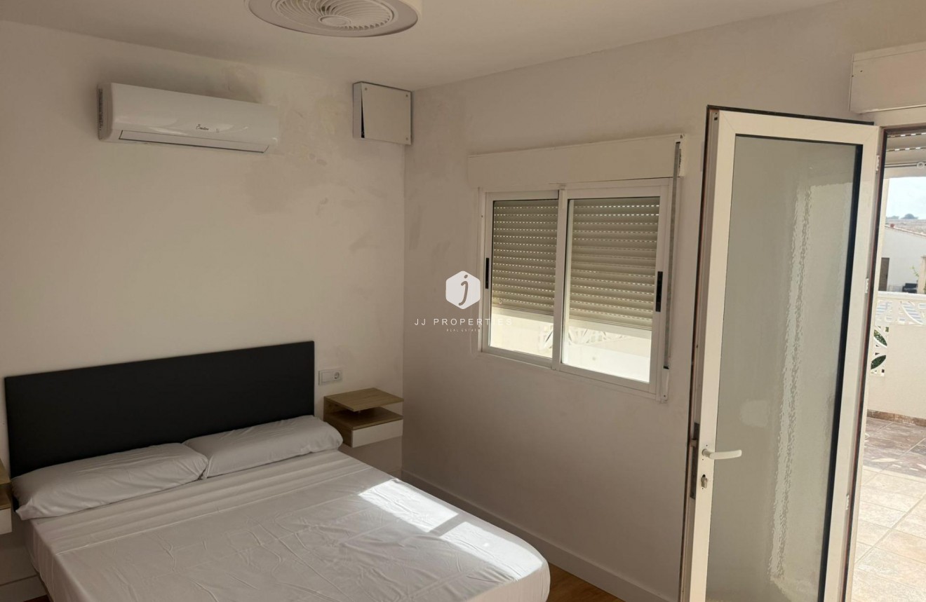 Segunda mano - Chalet -
Torrevieja - La Siesta - El Salado - Torreta