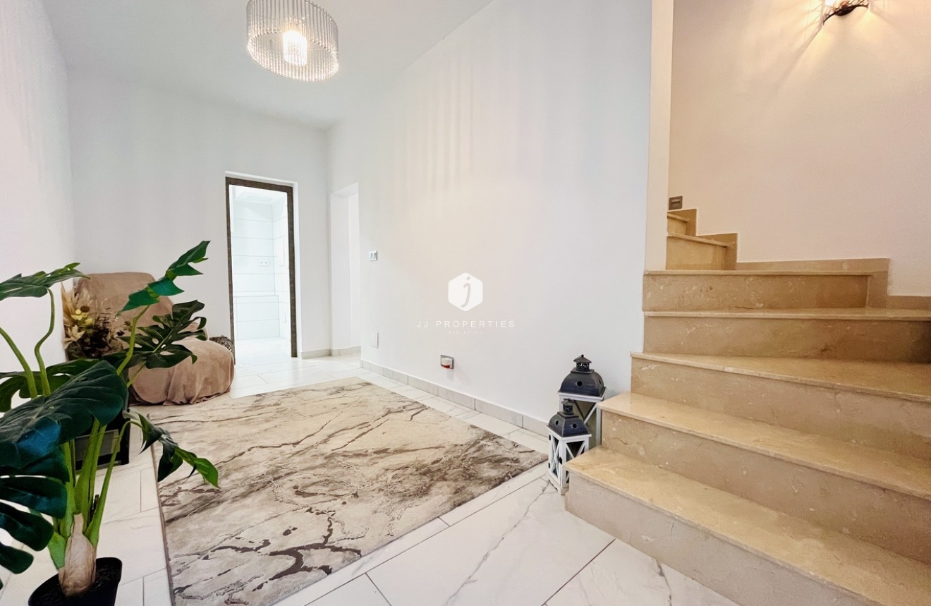 Segunda mano - Villa -
San Miguel de Salinas - Inland