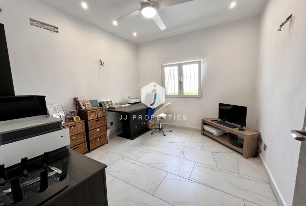 Segunda mano - Villa -
San Miguel de Salinas - Inland