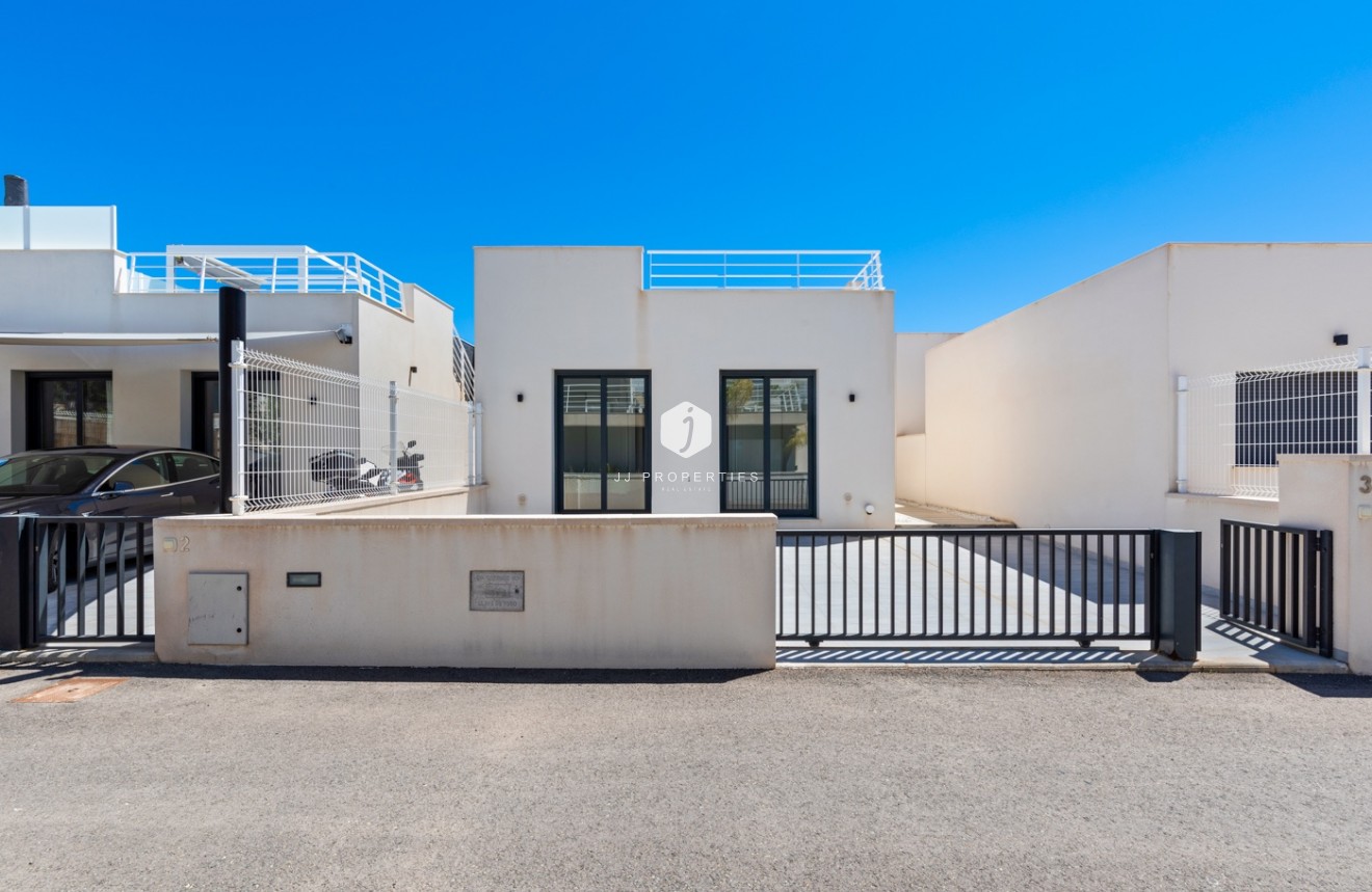 Segunda mano - Villa -
San Miguel de Salinas - Inland