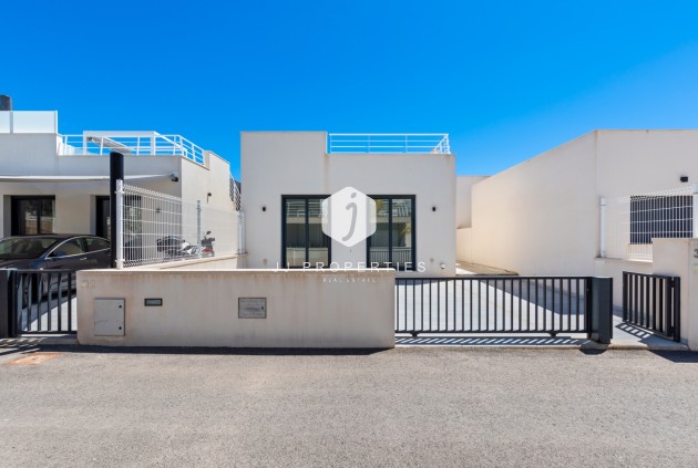 Segunda mano - Villa -
San Miguel de Salinas - Inland