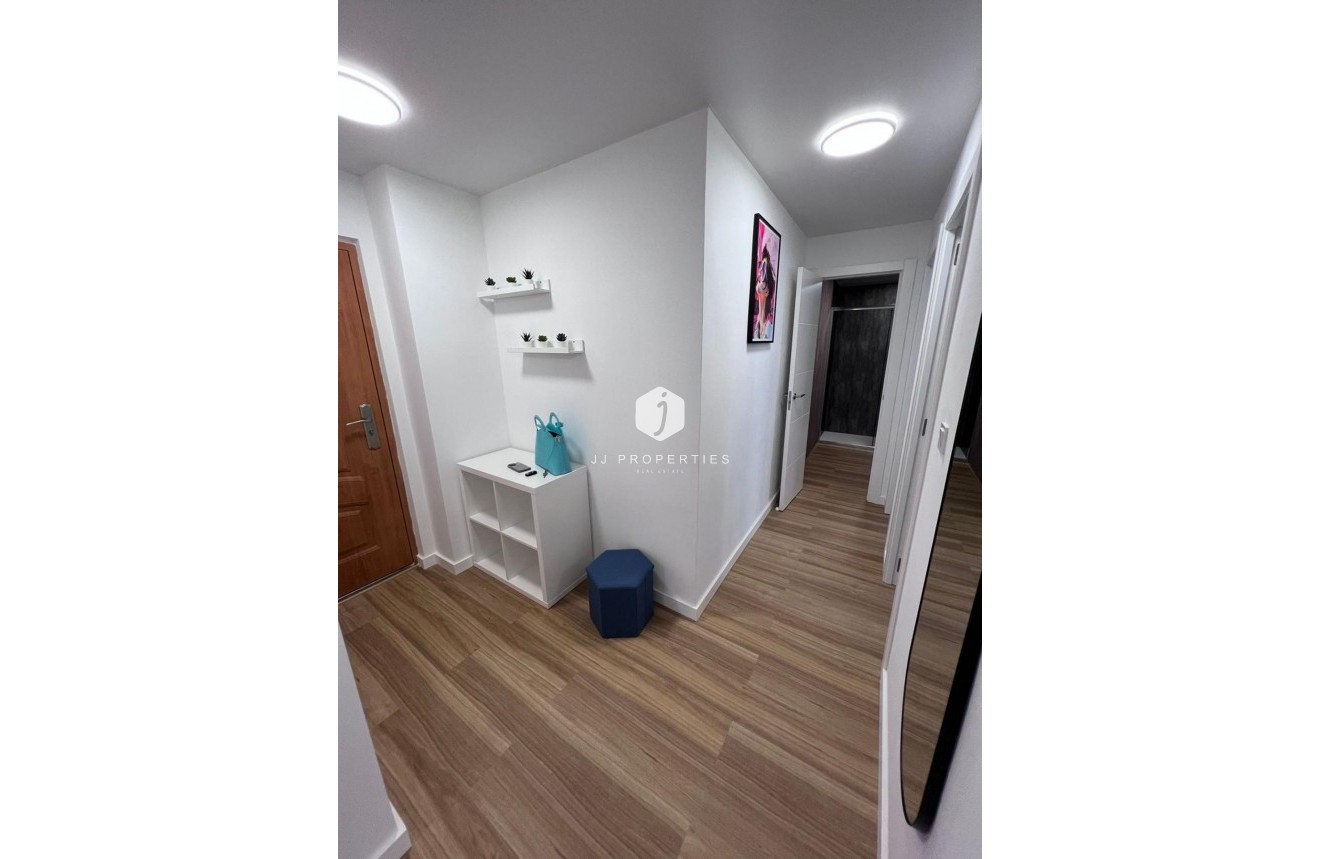 Segunda mano - Apartamento / piso -
Torrevieja - Estacion de autobuses