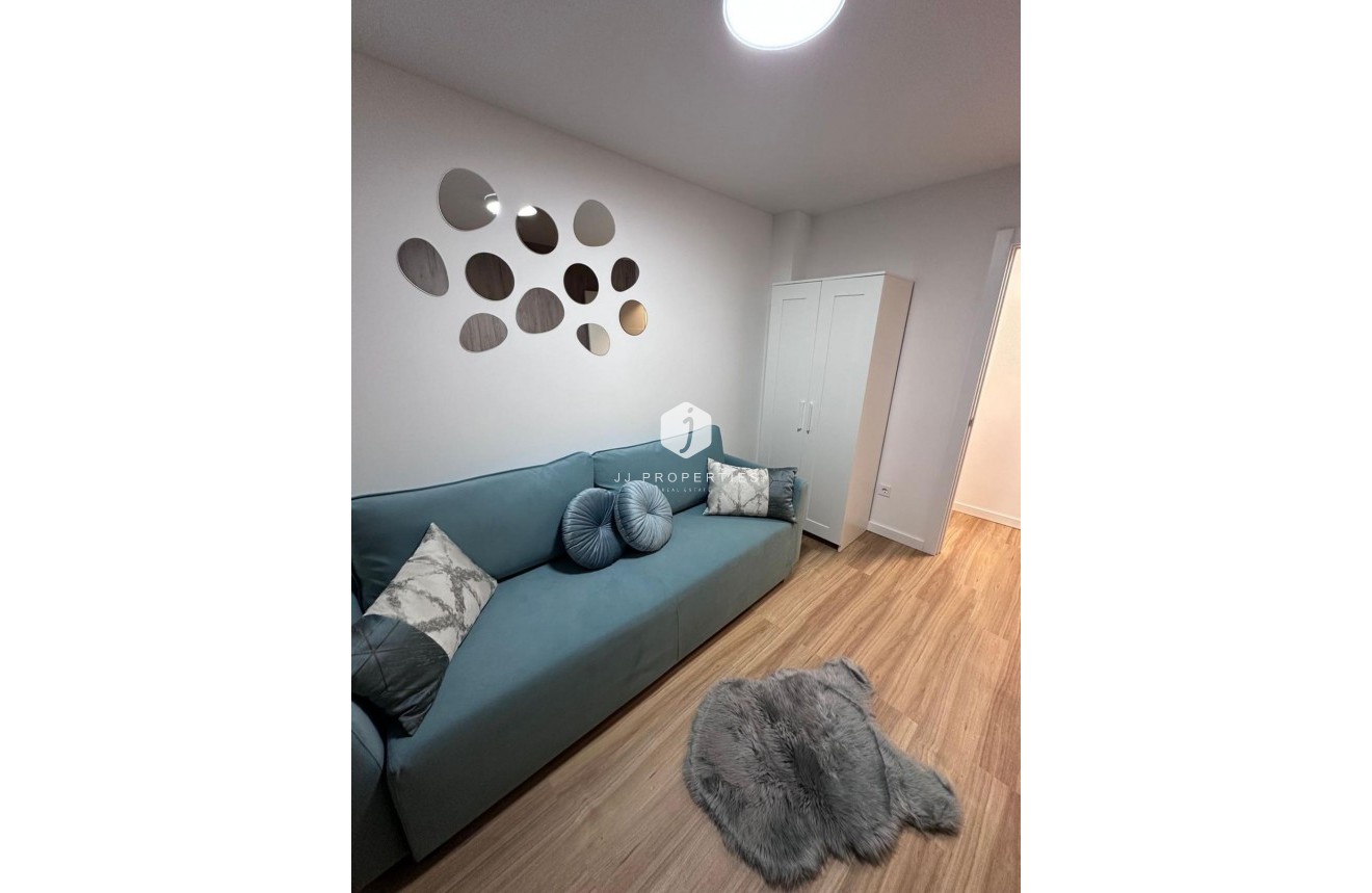 Segunda mano - Apartamento / piso -
Torrevieja - Estacion de autobuses