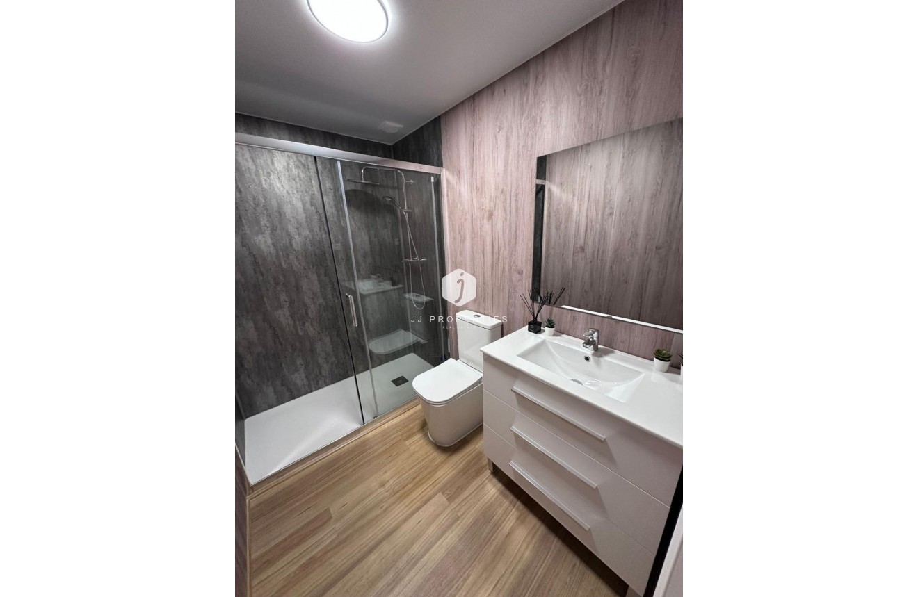 Segunda mano - Apartamento / piso -
Torrevieja - Estacion de autobuses