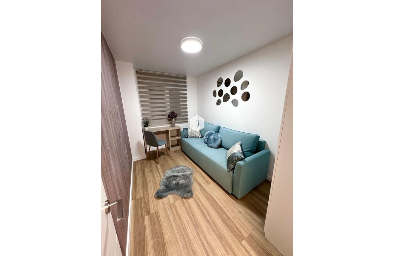 Segunda mano - Apartamento / piso -
Torrevieja - Estacion de autobuses