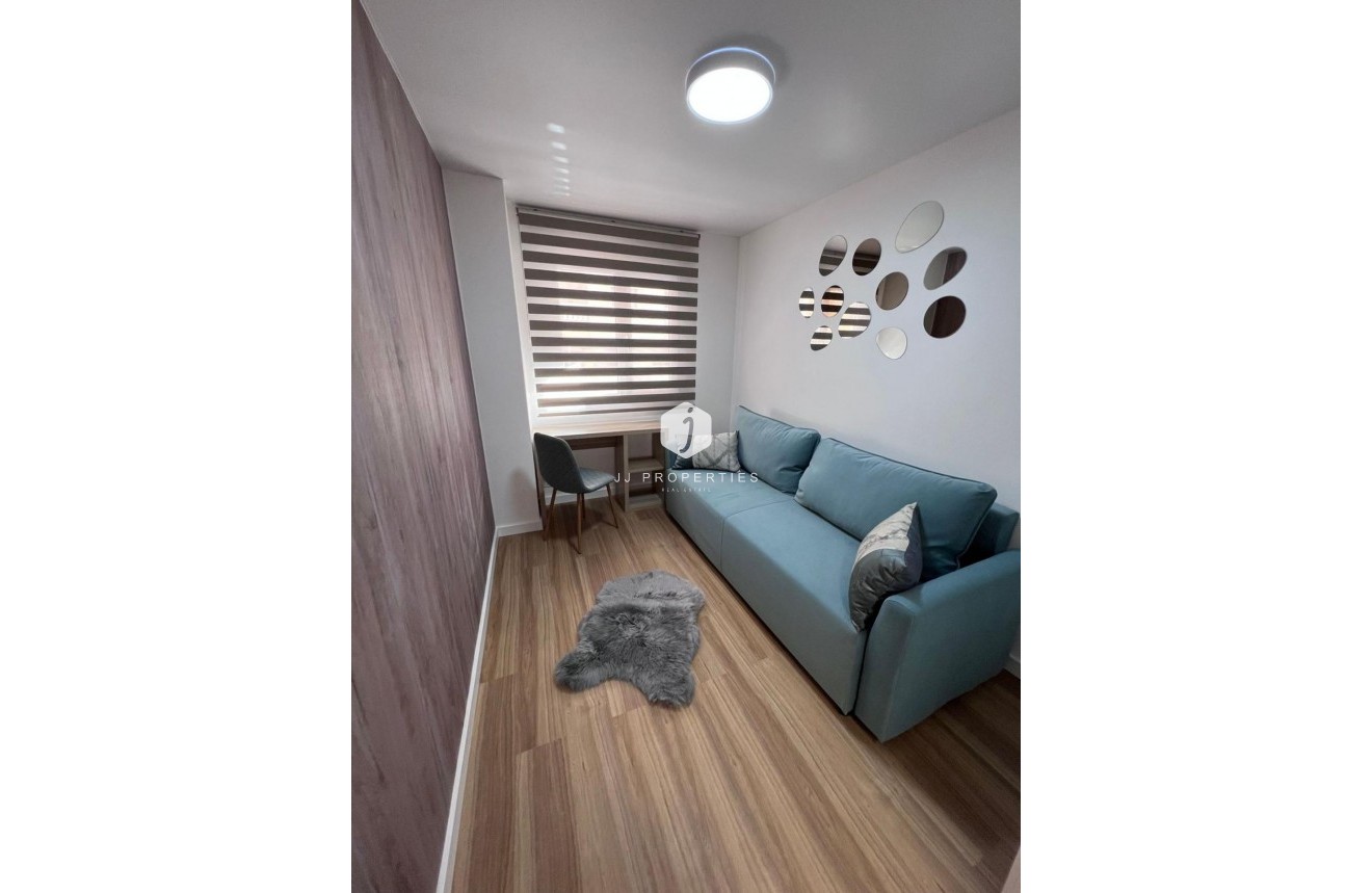 Segunda mano - Apartamento / piso -
Torrevieja - Estacion de autobuses