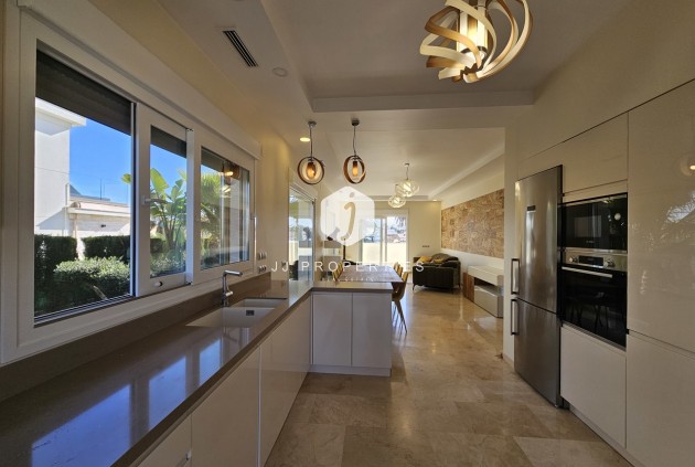 Segunda mano - Villa -
La Zenia - Costa Blanca