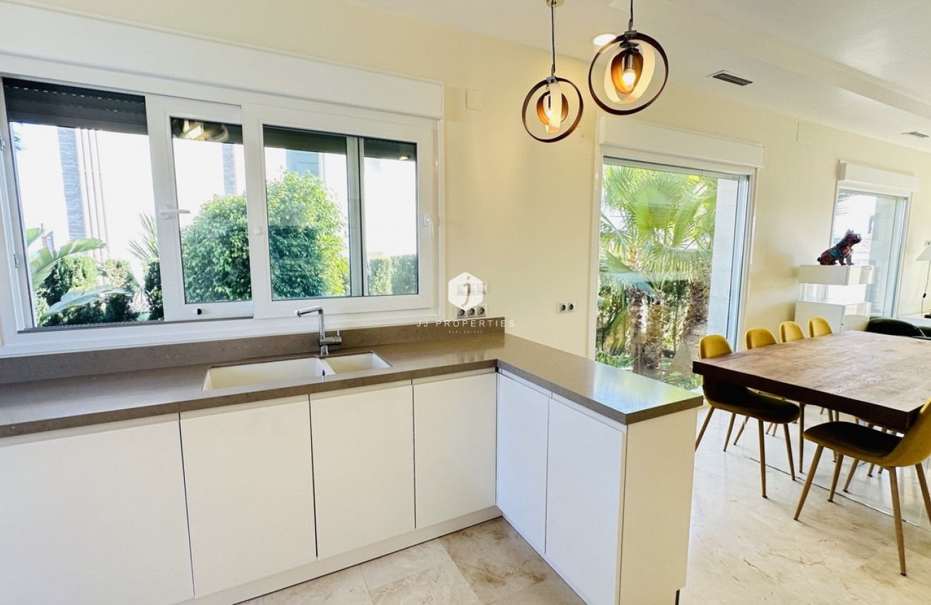 Segunda mano - Villa -
La Zenia - Costa Blanca