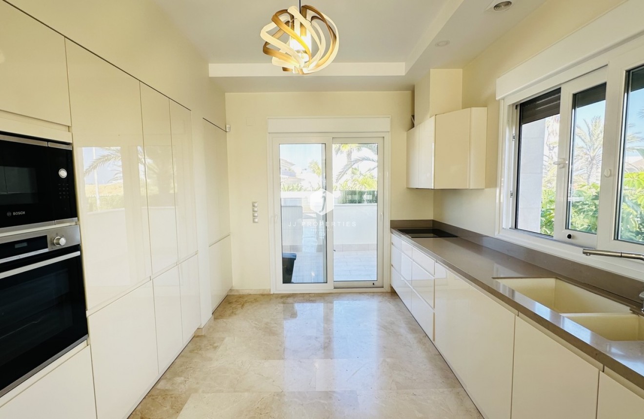 Segunda mano - Villa -
La Zenia - Costa Blanca